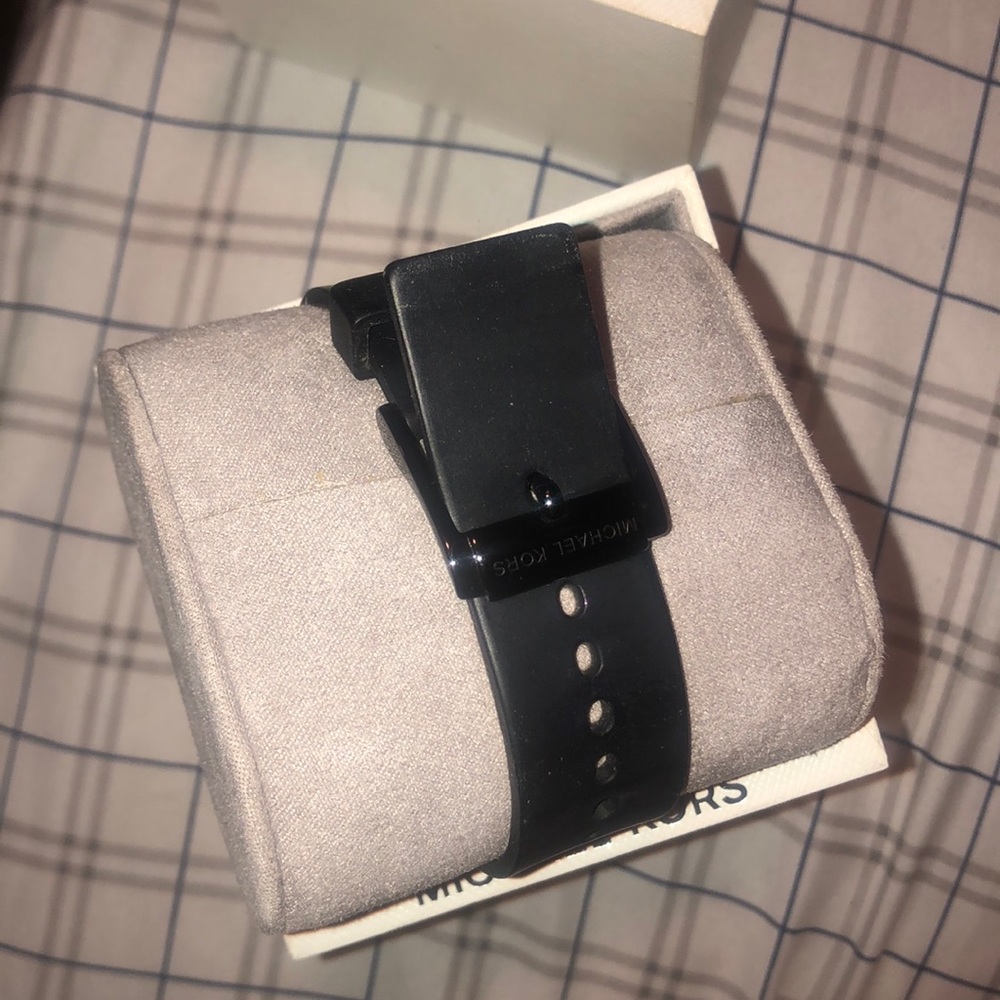 MK Watch - Picture 3 of 5